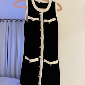 Elegant Black and White Sleeveless Dress
